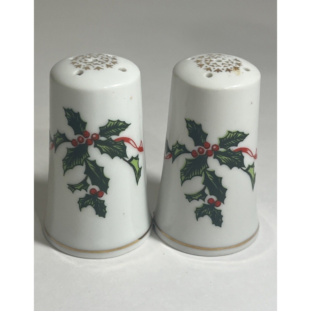 Vintage‎ Lefton Christmas Salt & Pepper Shaker Set Holly Berries Japan 03034